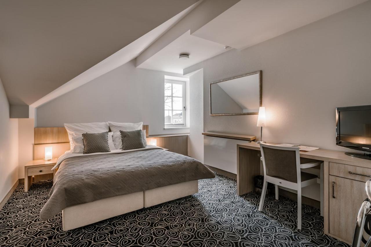 Hotel&Spa Dwor Droblin Leśna Podlaska エクステリア 写真