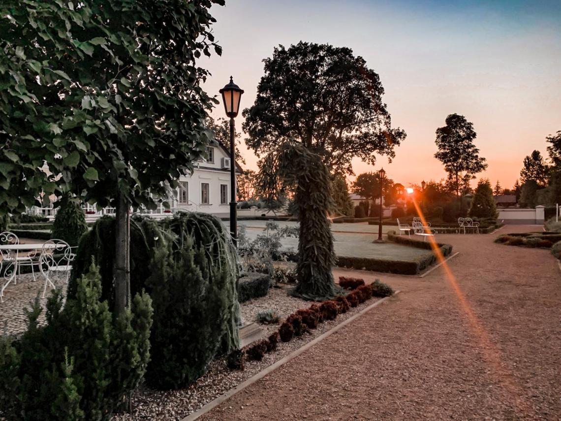 Hotel&Spa Dwor Droblin Leśna Podlaska エクステリア 写真